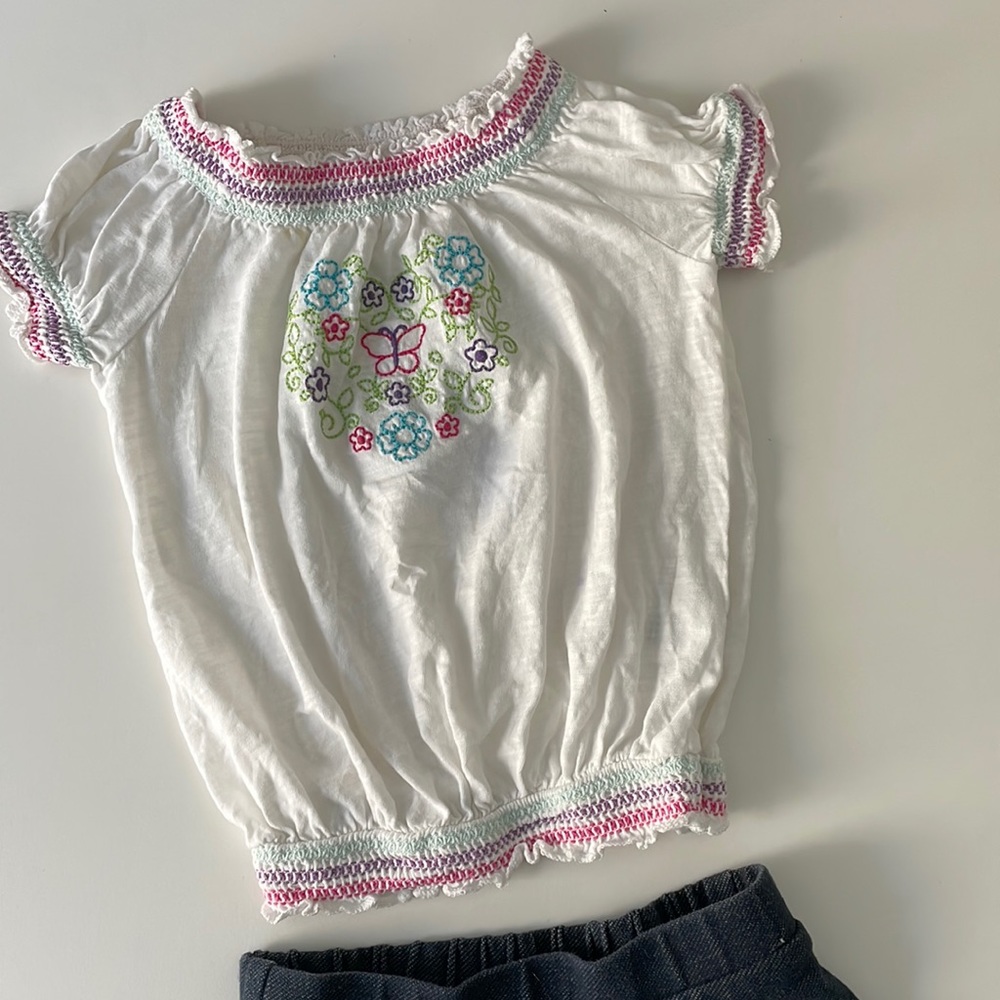 [ Copper Key White Cotton Smocked Shirt w/ Floral Embroidery Stitching ] 2T/3T